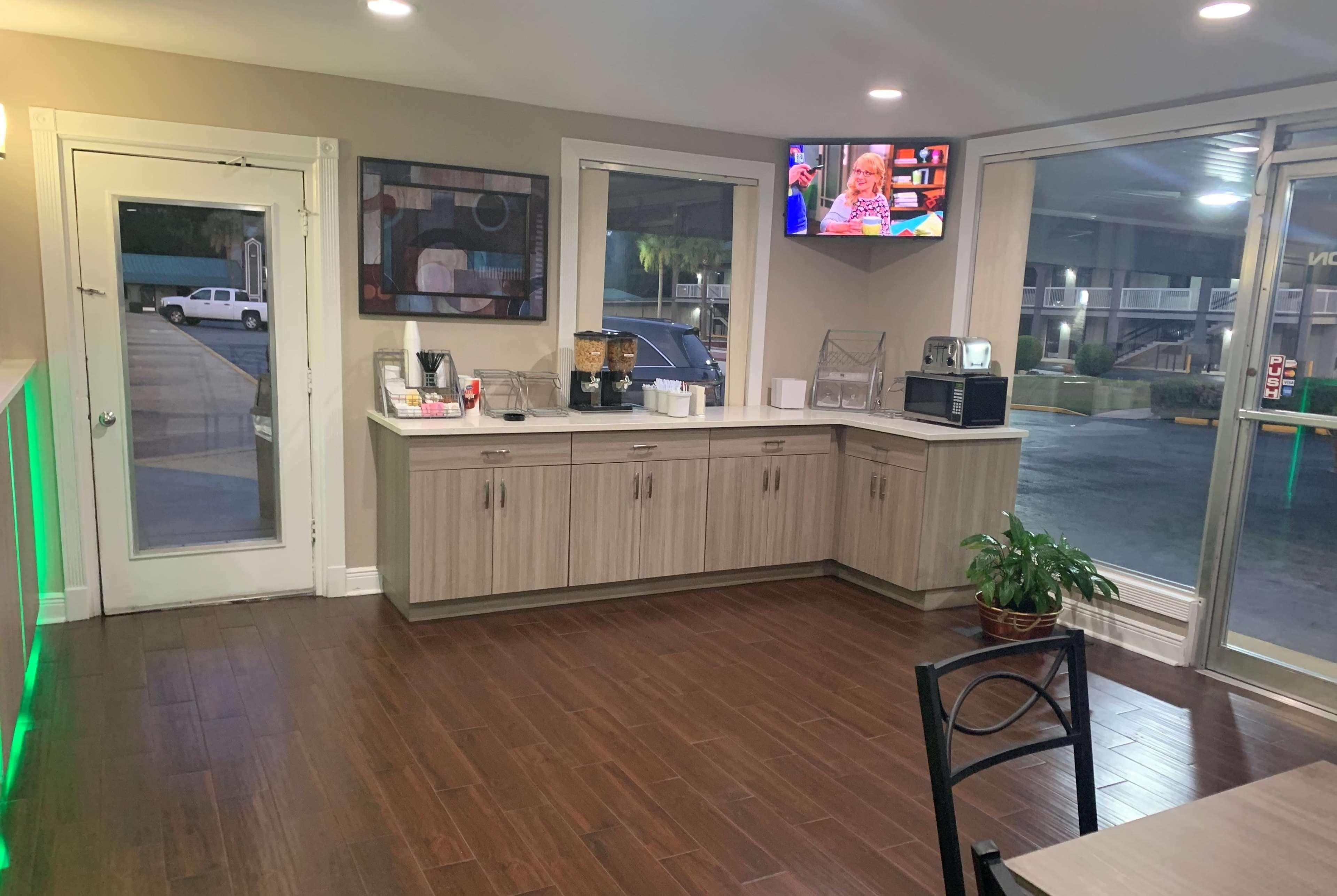 Super 8 By Wyndham Pensacola Nas Area Motel Beach Haven Luaran gambar