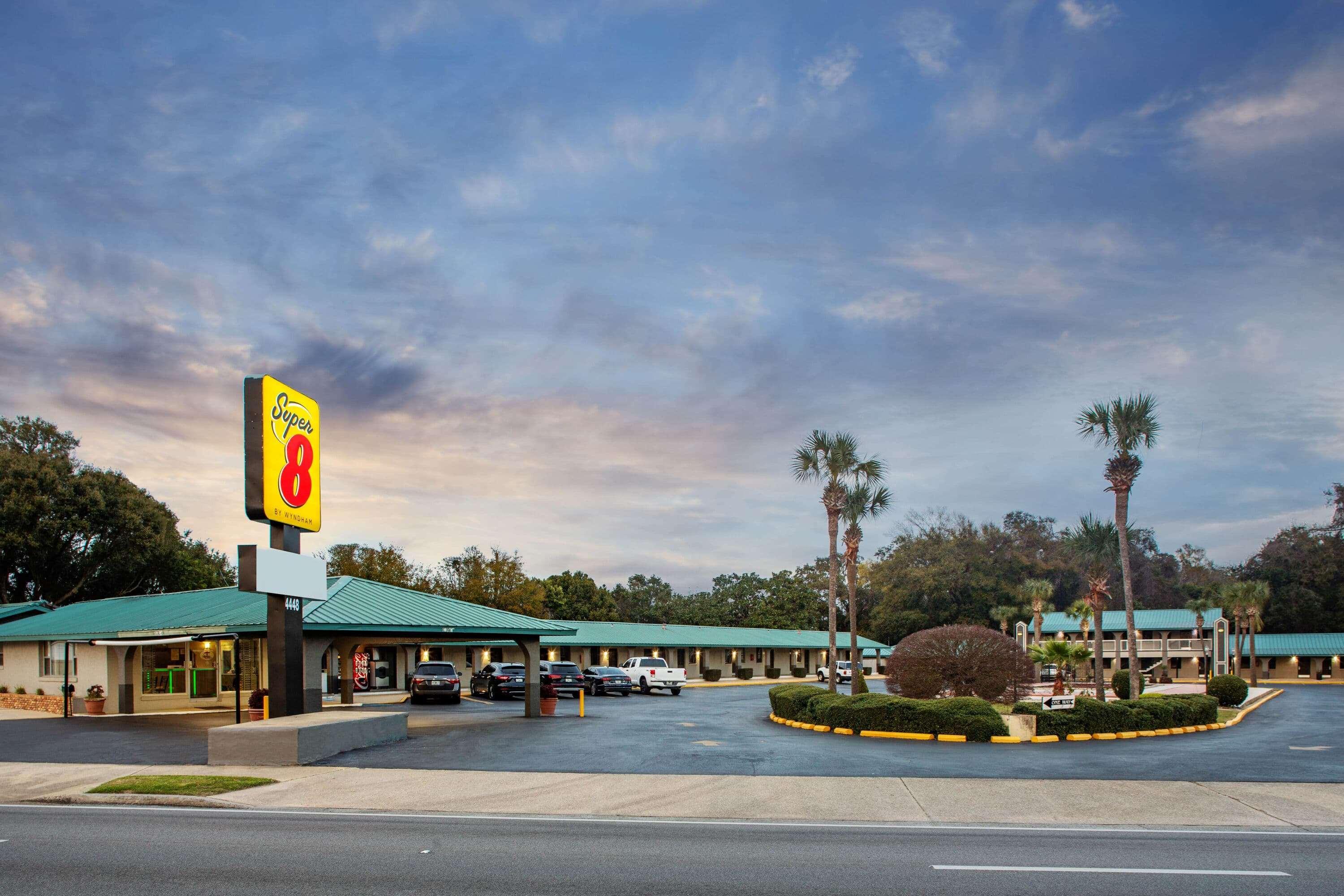 Super 8 By Wyndham Pensacola Nas Area Motel Beach Haven Luaran gambar