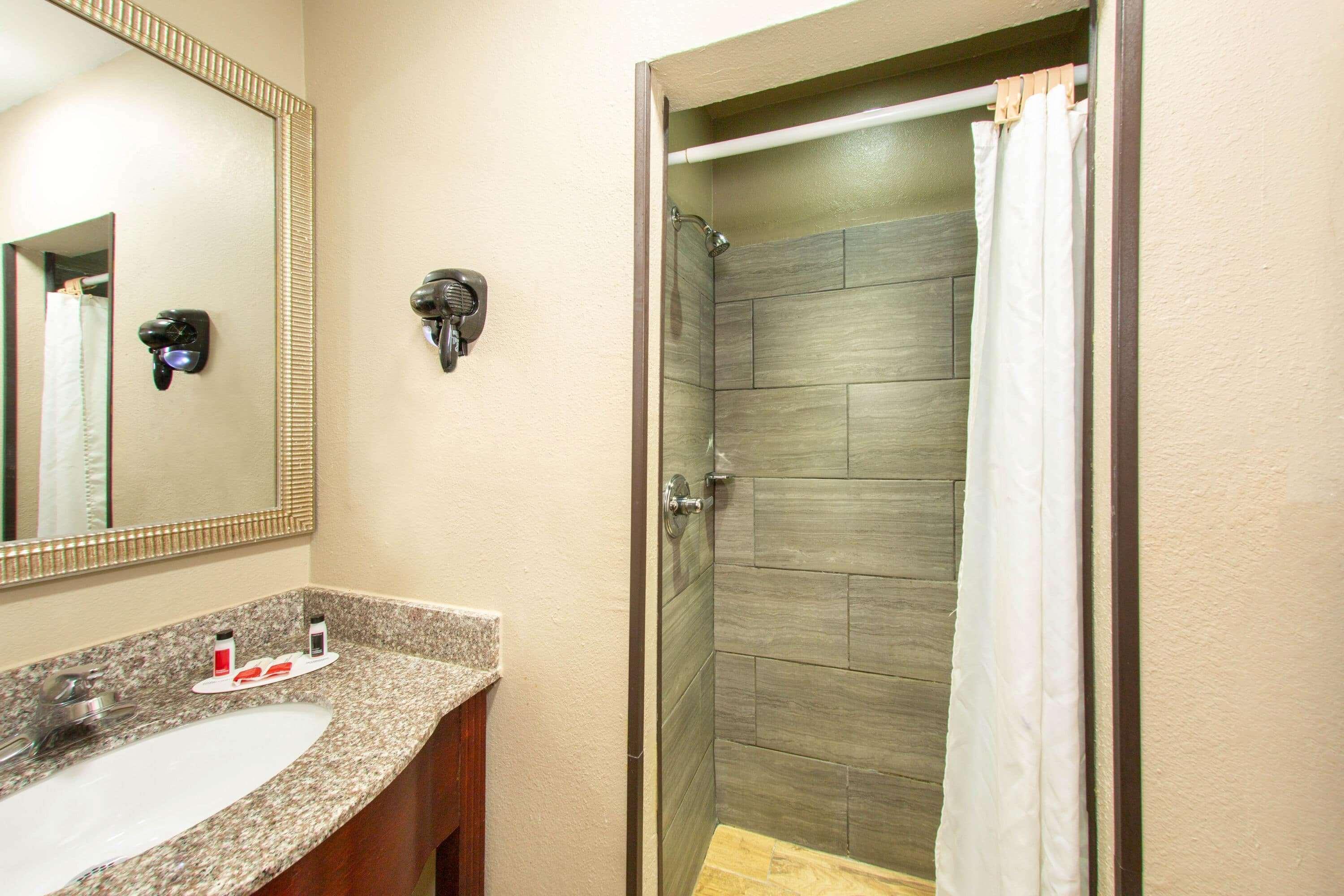 Super 8 By Wyndham Pensacola Nas Area Motel Beach Haven Luaran gambar