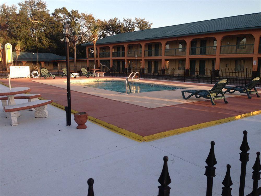 Super 8 By Wyndham Pensacola Nas Area Motel Beach Haven Luaran gambar
